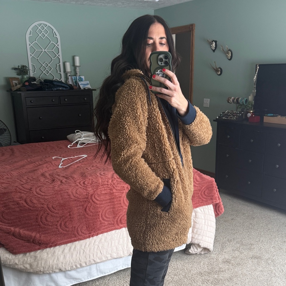 Patagonia Brown Teddy Jacket with Navy Accents - Picture 2 of 7